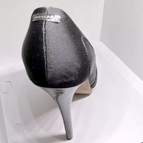 ❌SOLD❌ EUC [Burberry] Black Silk Pointed Toe High Heel Pumps Womens Size 39 - Picture 3 of 9